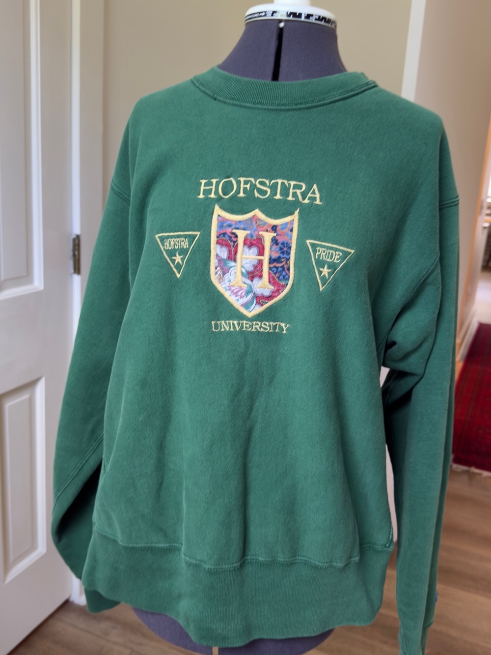 Vintage 80’s/90’s Hofstra University Green Embroidered Crewneck Sweatshirt